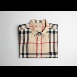 Burberry shirt in mint condition.